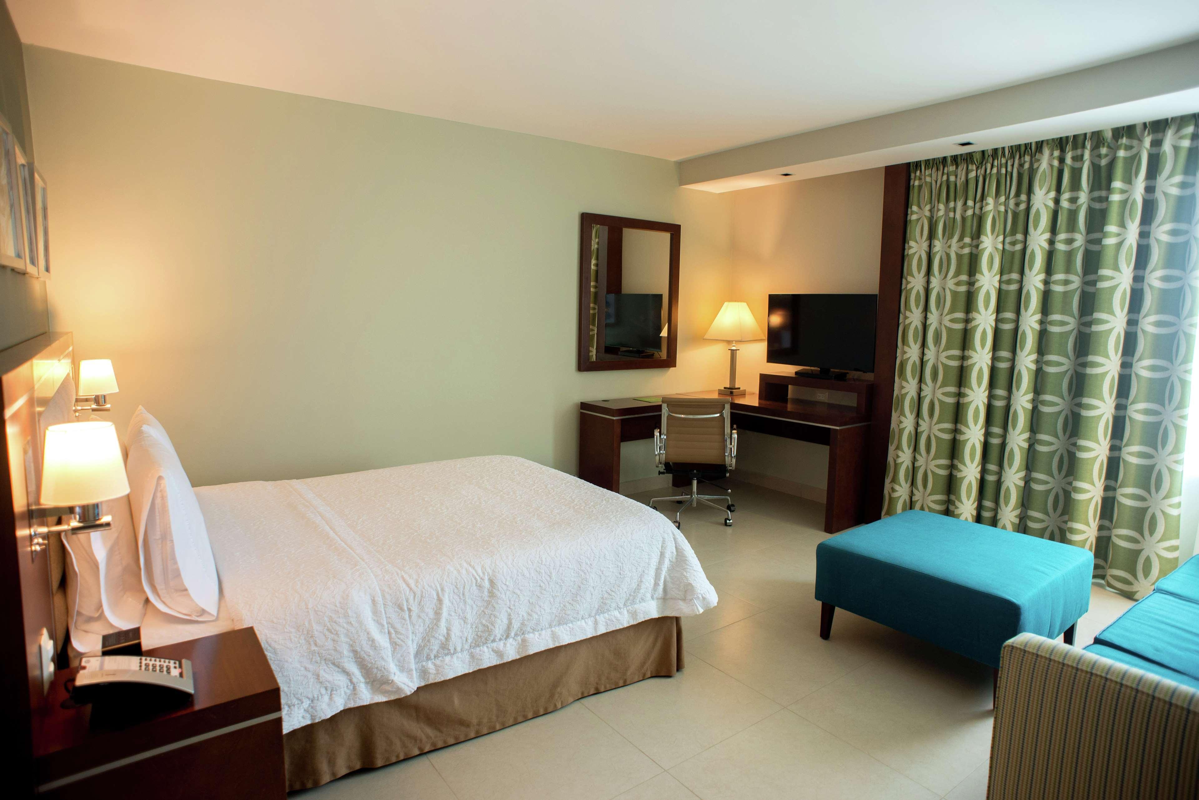 Hampton Inn By Hilton Mérida Buitenkant foto