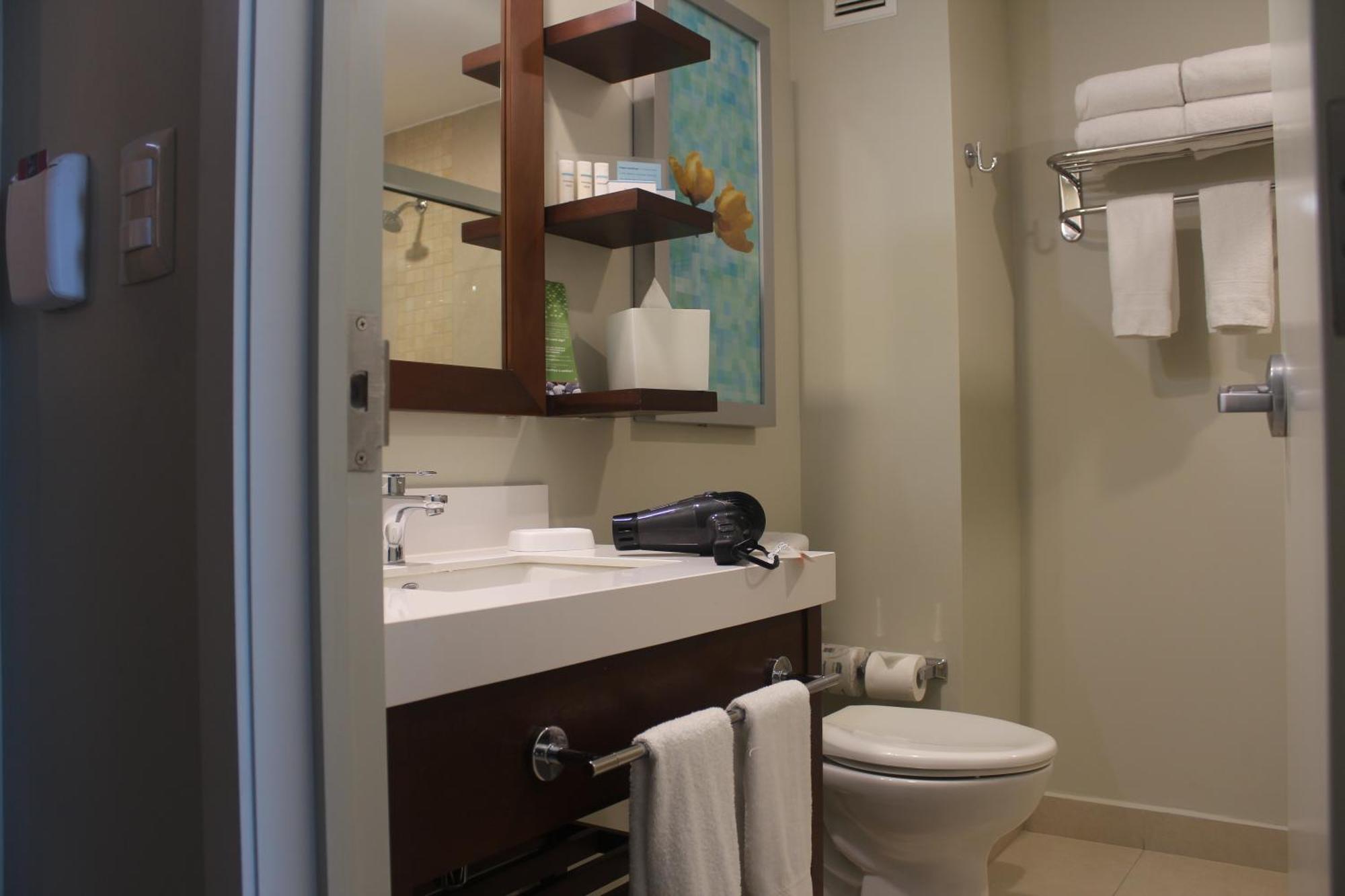 Hampton Inn By Hilton Mérida Buitenkant foto
