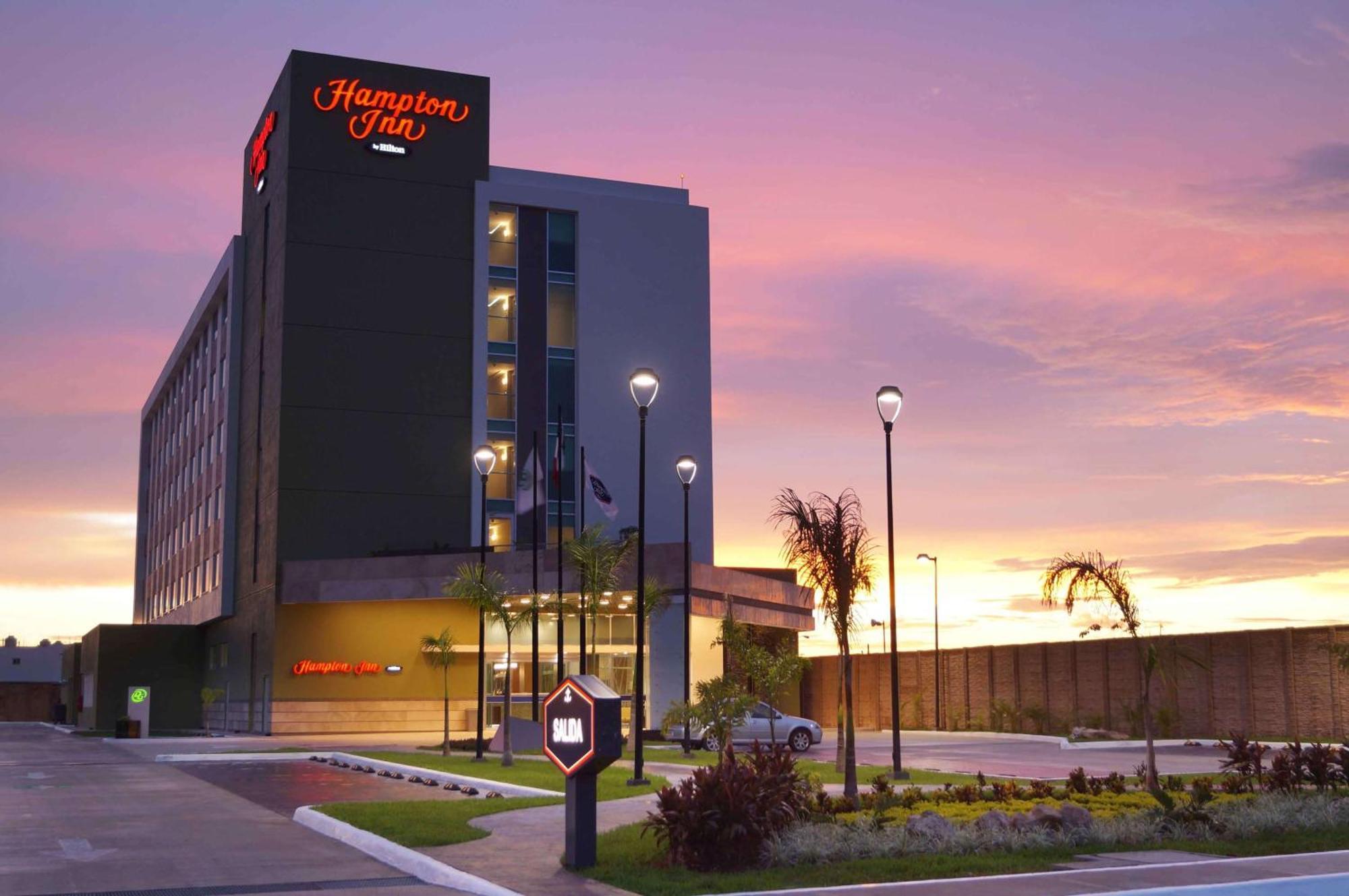 Hampton Inn By Hilton Mérida Buitenkant foto